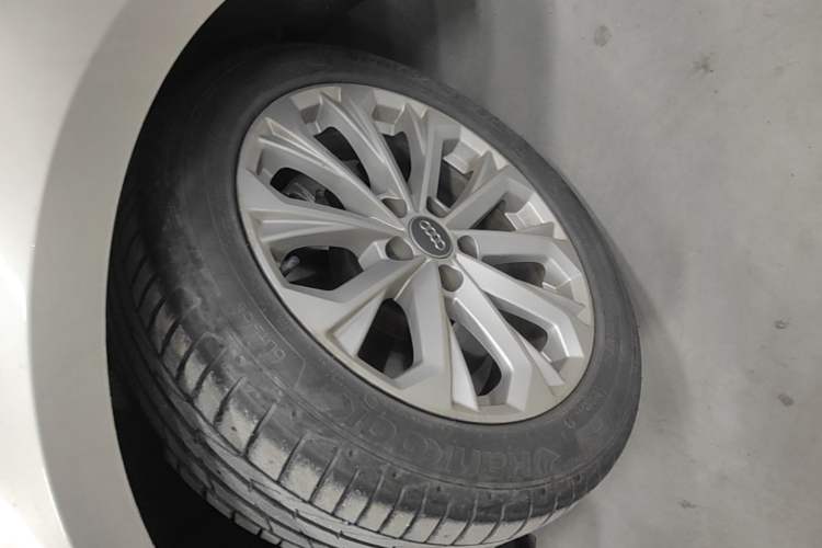 Used Audi A4L 2019 40 TFSI Ambition China VI Left Front Wheel Hub