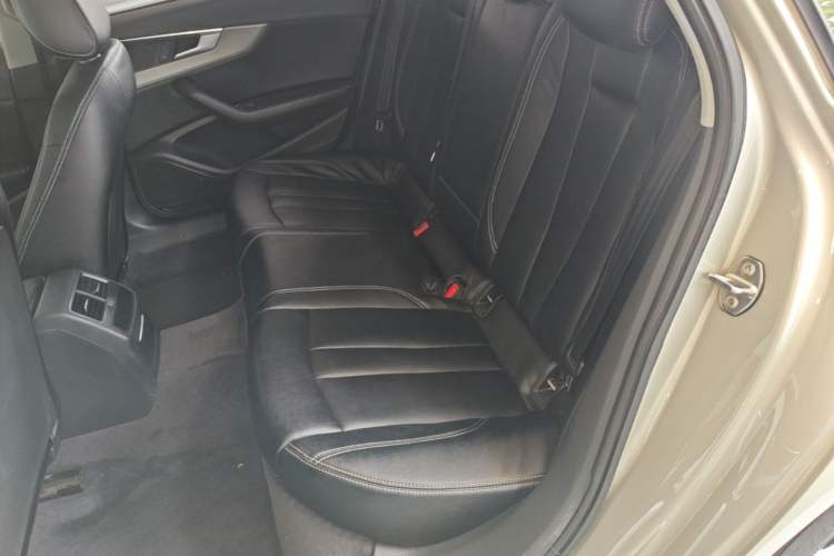 Used Audi A4L 2019 40 TFSI Ambition China VI Left Rear Seat