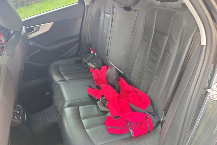 Used Audi A4L 2019 40 TFSI Fashion Edition China VI Emission Standard Left Rear Seat