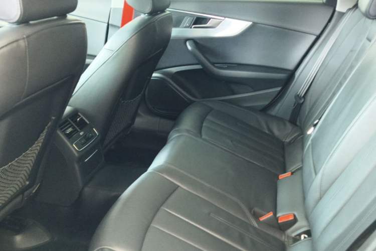 Used Audi A4L 2019 40 TFSI Fashion Edition China VI Emission Standard Left Rear Seat