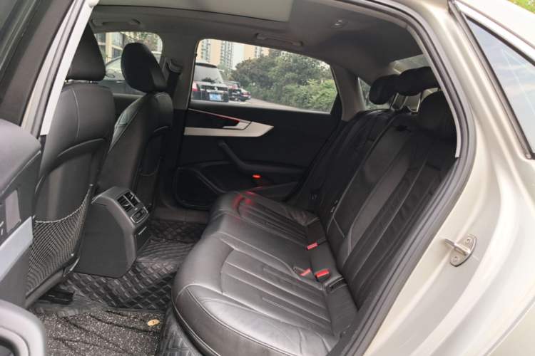 Used Audi A4L 2019 40 TFSI Fashion Edition China VI Emission Standard Left Rear Seat