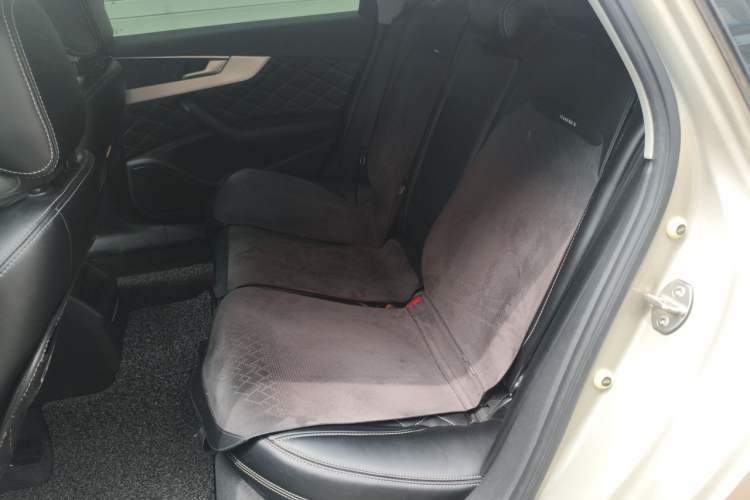 Used Audi A4L 2019 40 TFSI Ambition China VI Left Rear Seat