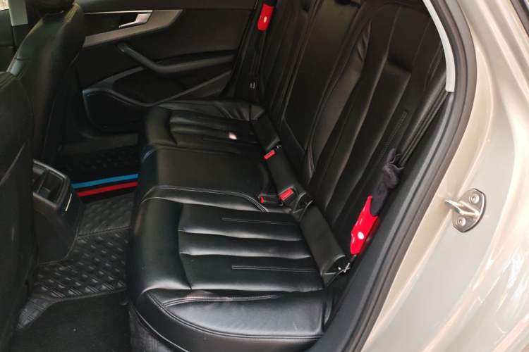 Used Audi A4L 2019 40 TFSI Ambition China VI Left Rear Seat