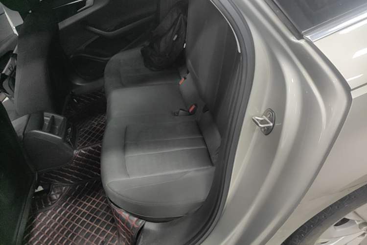 Used Audi A4L 2019 40 TFSI Ambition China VI Left Rear Seat