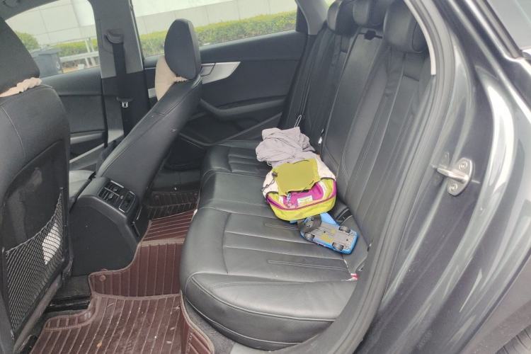 Used Audi A4L 2019 40 TFSI Fashion Edition China VI Emission Standard Left Rear Seat