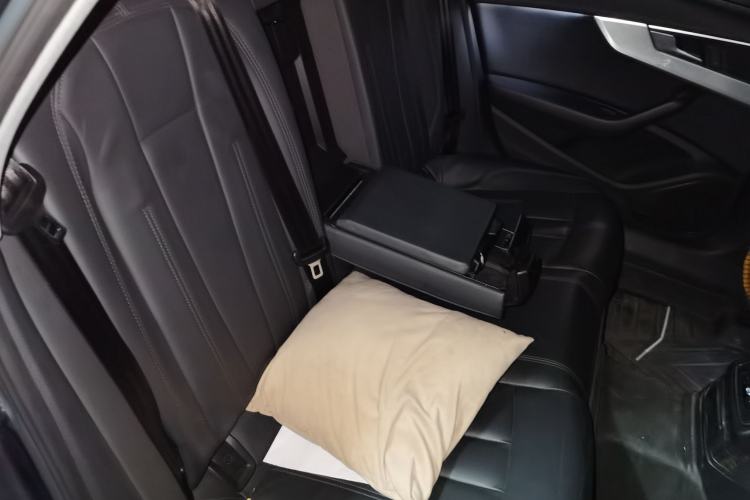 Used Audi A4L 2019 40 TFSI Fashion Edition China VI Emission Standard Left Rear Seat