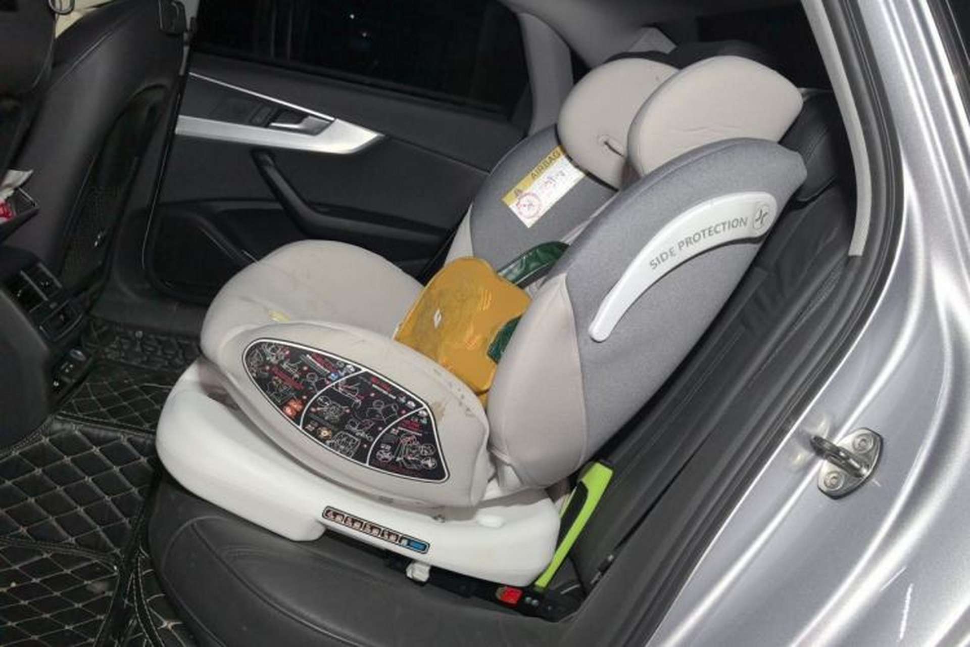 Used Audi A4L 2019 40 TFSI Fashion Edition China VI Emission Standard Left Rear Seat