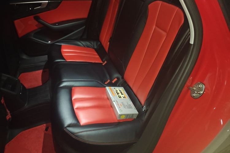 Used Audi A4L 2019 40 TFSI Ambition China VI Left Rear Seat