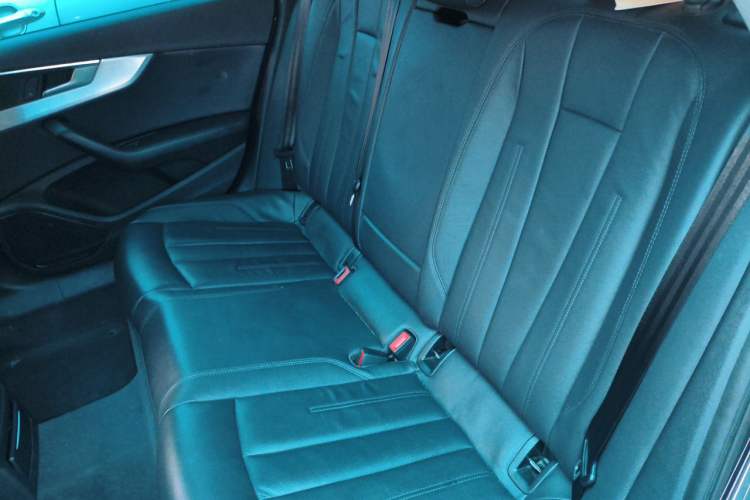 Used Audi A4L 2019 40 TFSI Fashion Edition China VI Emission Standard Left Rear Seat