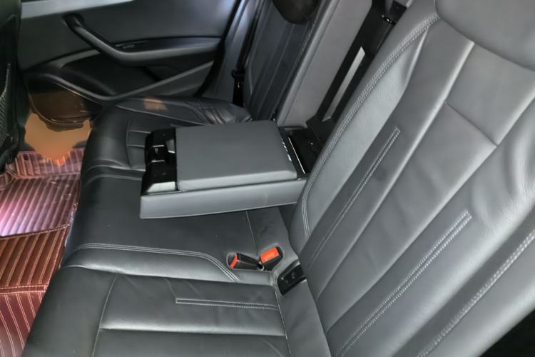 Used Audi A4L 2019 40 TFSI Fashion Edition China VI Emission Standard Left Rear Seat
