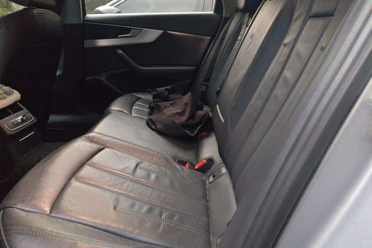 Used Audi A4L 2019 40 TFSI Fashion Edition China VI Emission Standard Left Rear Seat