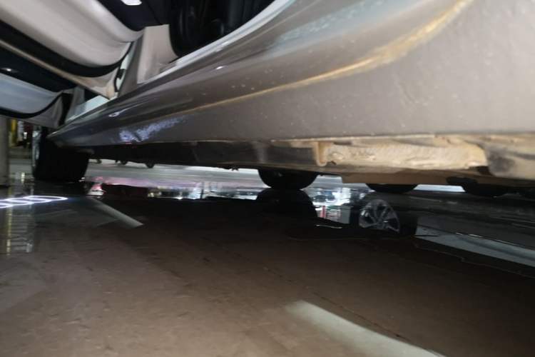 Used Audi A4L 2019 40 TFSI Fashion Edition China VI Emission Standard Left Side Sill