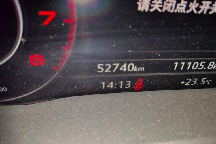Used Audi A4L 2019 40 TFSI Fashion Edition China VI Emission Standard Odometer Close Up