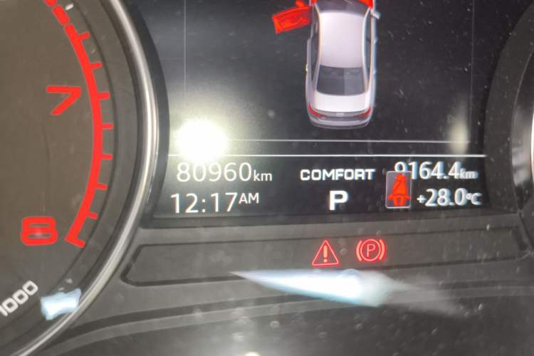 Used Audi A4L 2019 40 TFSI Ambition China VI Odometer Close Up