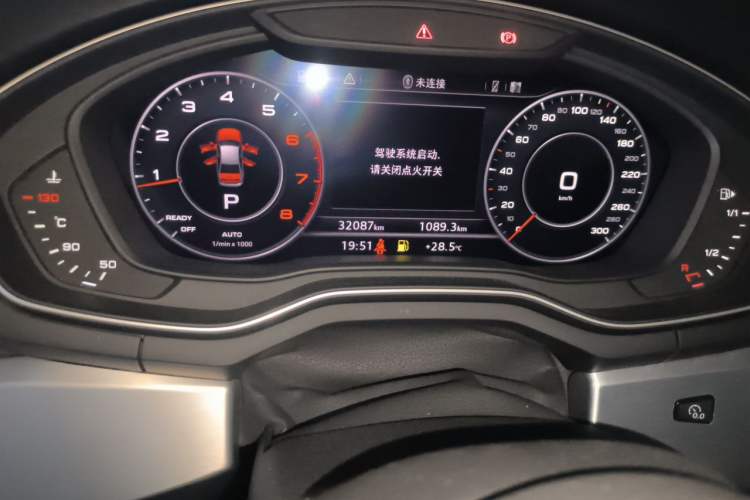 Used Audi A4L 2019 40 TFSI Fashion Edition China VI Emission Standard Odometer Close Up