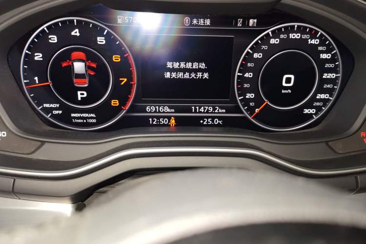 Used Audi A4L 2019 40 TFSI Fashion Edition China VI Emission Standard Odometer Close Up
