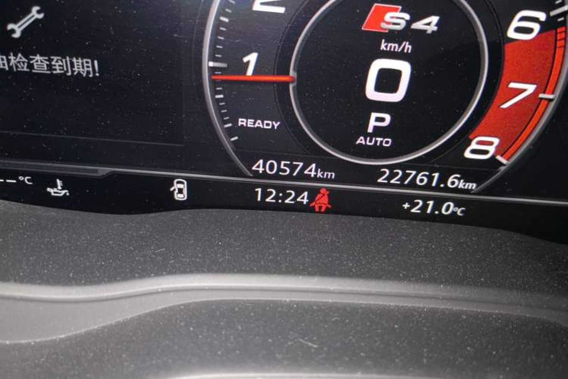 Used Audi A4L 2019 40 TFSI Fashion Edition China VI Emission Standard Odometer Close Up
