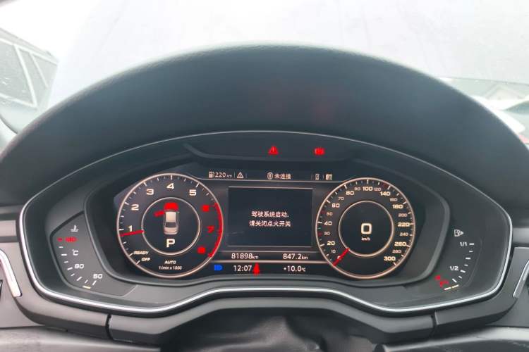 Used Audi A4L 2019 40 TFSI Fashion Edition China VI Emission Standard Odometer Close Up
