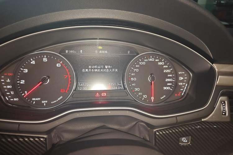 Used Audi A4L 2019 40 TFSI Ambition China VI Odometer Close Up