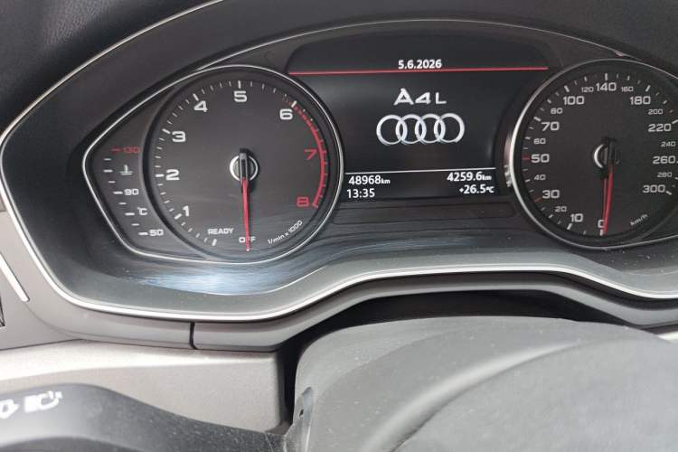 Used Audi A4L 2019 40 TFSI Ambition China VI Odometer Close Up