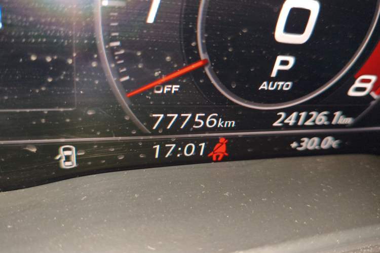 Used Audi A4L 2019 40 TFSI Fashion Edition China VI Emission Standard Odometer Close Up