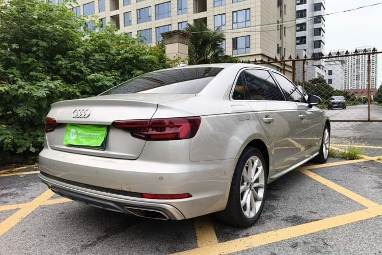 Used Audi A4L 2019 40 TFSI Fashion Edition China VI Emission Standard Rear Right 45 Deg