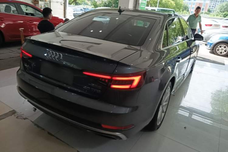 Used Audi A4L 2019 40 TFSI Fashion Edition China VI Emission Standard Rear Right 45 Deg