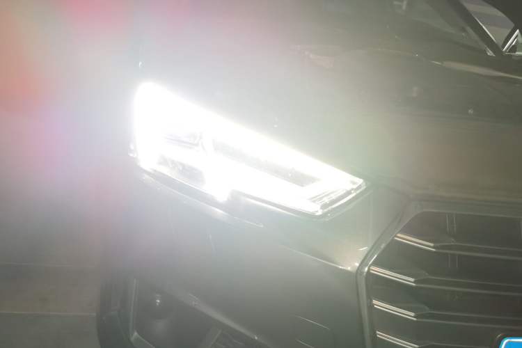 Used Audi A4L 2019 40 TFSI Fashion Edition China VI Emission Standard Right Front Headlight
