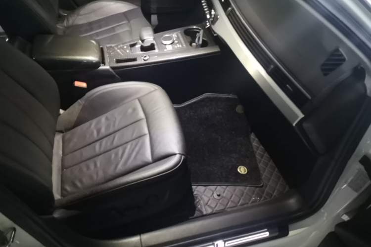 Used Audi A4L 2019 40 TFSI Fashion Edition China VI Emission Standard Right Front Seat