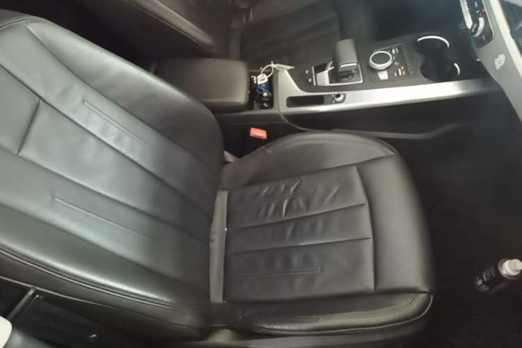Used Audi A4L 2019 40 TFSI Fashion Edition China VI Emission Standard Right Front Seat