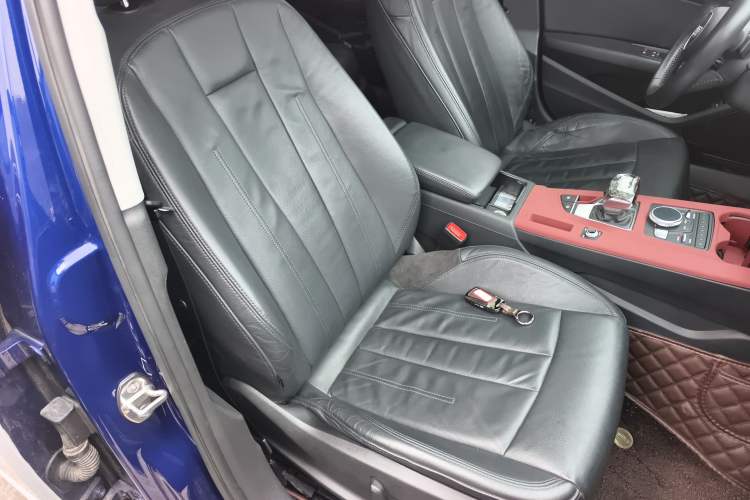 Used Audi A4L 2019 40 TFSI Fashion Edition China VI Emission Standard Right Front Seat