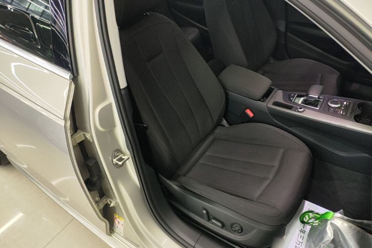 Used Audi A4L 2019 40 TFSI Ambition China VI Right Front Seat