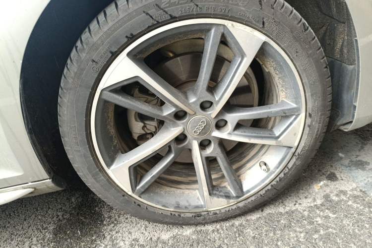 Used Audi A4L 2019 40 TFSI Fashion Edition China VI Emission Standard Right Front Wheel Hub