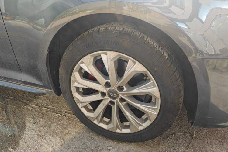 Used Audi A4L 2019 40 TFSI Fashion Edition China VI Emission Standard Right Front Wheel Hub