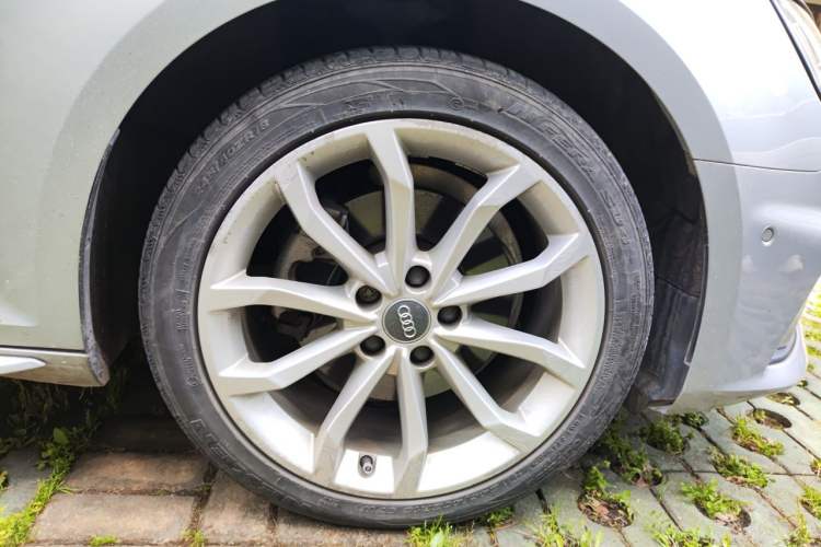 Used Audi A4L 2019 40 TFSI Fashion Version China V Right Front Wheel Hub