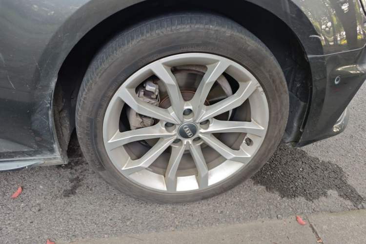 Used Audi A4L 2019 40 TFSI Fashion Edition China VI Emission Standard Right Front Wheel Hub