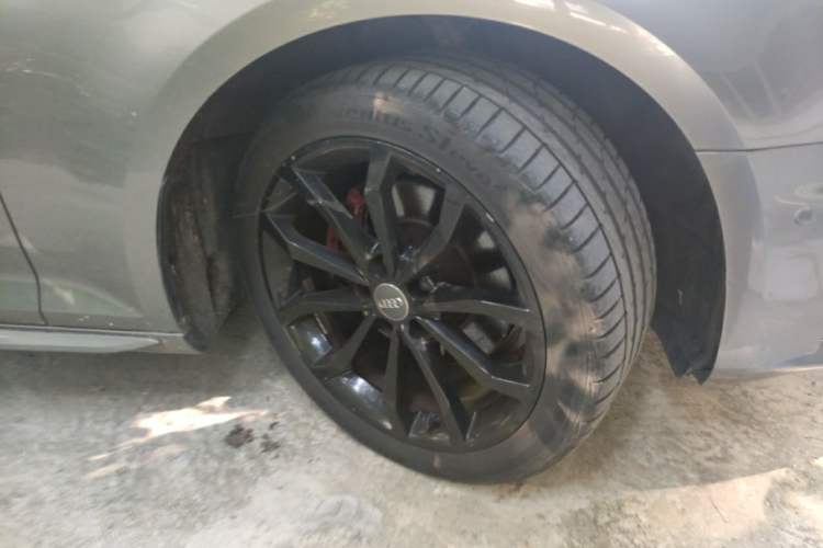 Used Audi A4L 2019 40 TFSI Sporty Version China V Right Front Wheel Hub