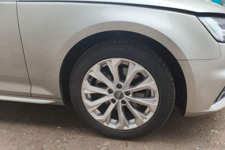 Used Audi A4L 2019 40 TFSI Ambition China VI Right Front Wheel Hub