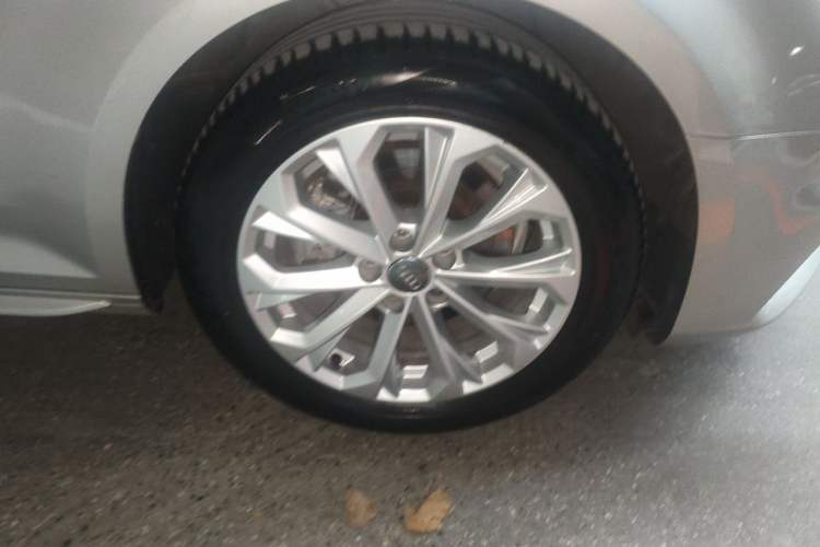 Used Audi A4L 2019 40 TFSI Ambition Version China V Right Front Wheel Hub