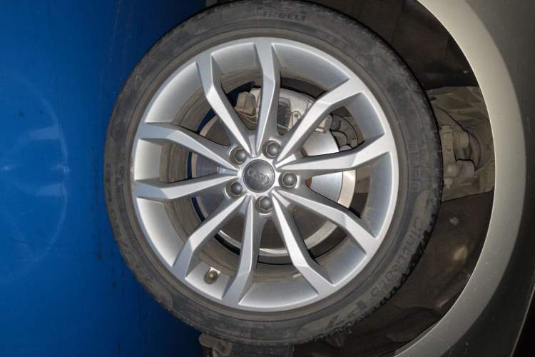 Used Audi A4L 2019 40 TFSI Fashion Edition China VI Emission Standard Right Front Wheel Hub