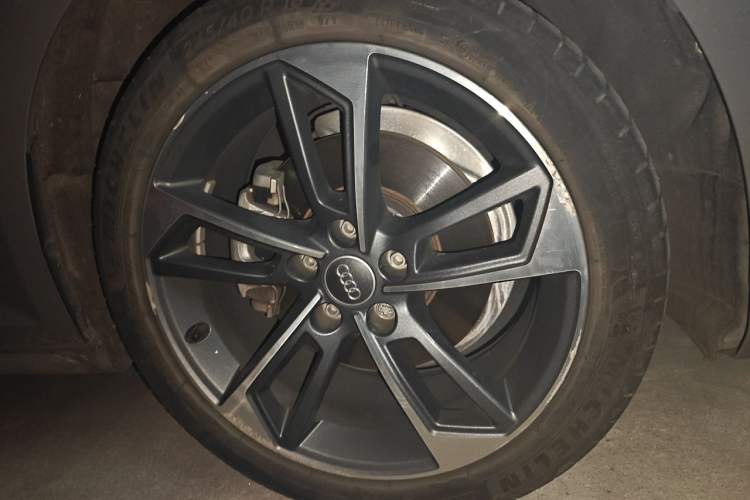 Used Audi A4L 2019 40 TFSI Ambition China VI Right Front Wheel Hub