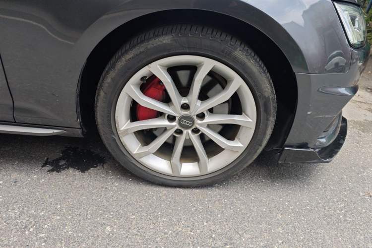 Used Audi A4L 2019 45 TFSI quattro Individual Sport Edition China VI Right Front Wheel Hub