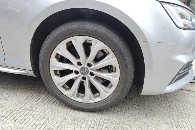 Used Audi A4L 2019 40 TFSI Ambition China VI Right Front Wheel Hub