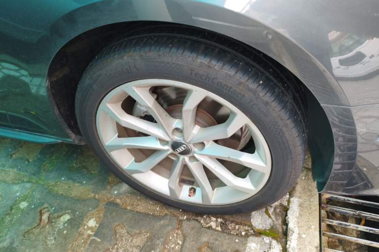 Used Audi A4L 2019 40 TFSI Fashion Edition China VI Emission Standard Right Front Wheel Hub