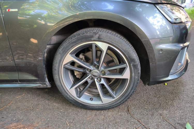Used Audi A4L 2019 40 TFSI Fashion Edition China VI Emission Standard Right Front Wheel Hub