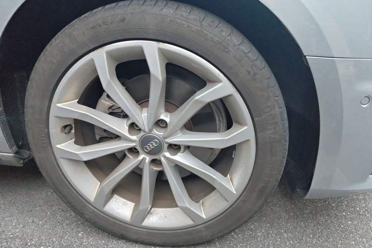 Used Audi A4L 2019 40 TFSI Fashion Edition China VI Emission Standard Right Front Wheel Hub