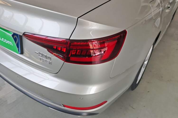 Used Audi A4L 2019 40 TFSI Ambition China VI Right Rear Taillight
