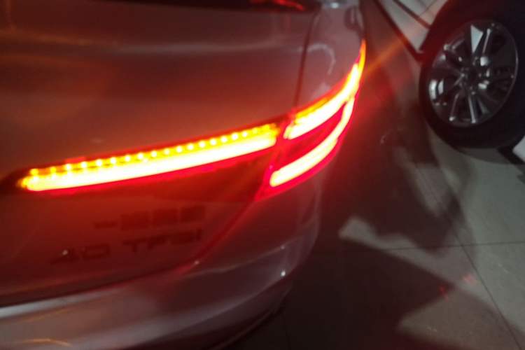 Used Audi A4L 2019 40 TFSI Fashion Edition China VI Emission Standard Right Rear Taillight