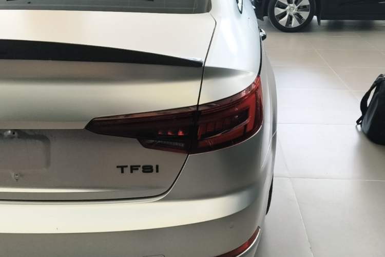 Used Audi A4L 2019 40 TFSI Fashion Edition China VI Emission Standard Right Rear Taillight