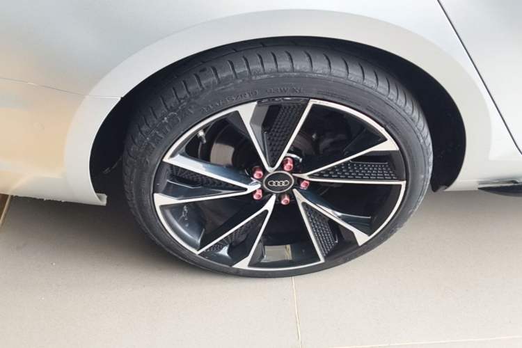 Used Audi A4L 2019 40 TFSI Fashion Edition China VI Emission Standard Right Rear Wheel Hub